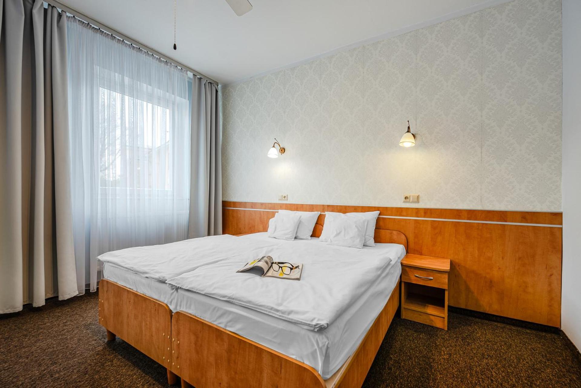 Hotel Bristol Kielce Kültér fotó